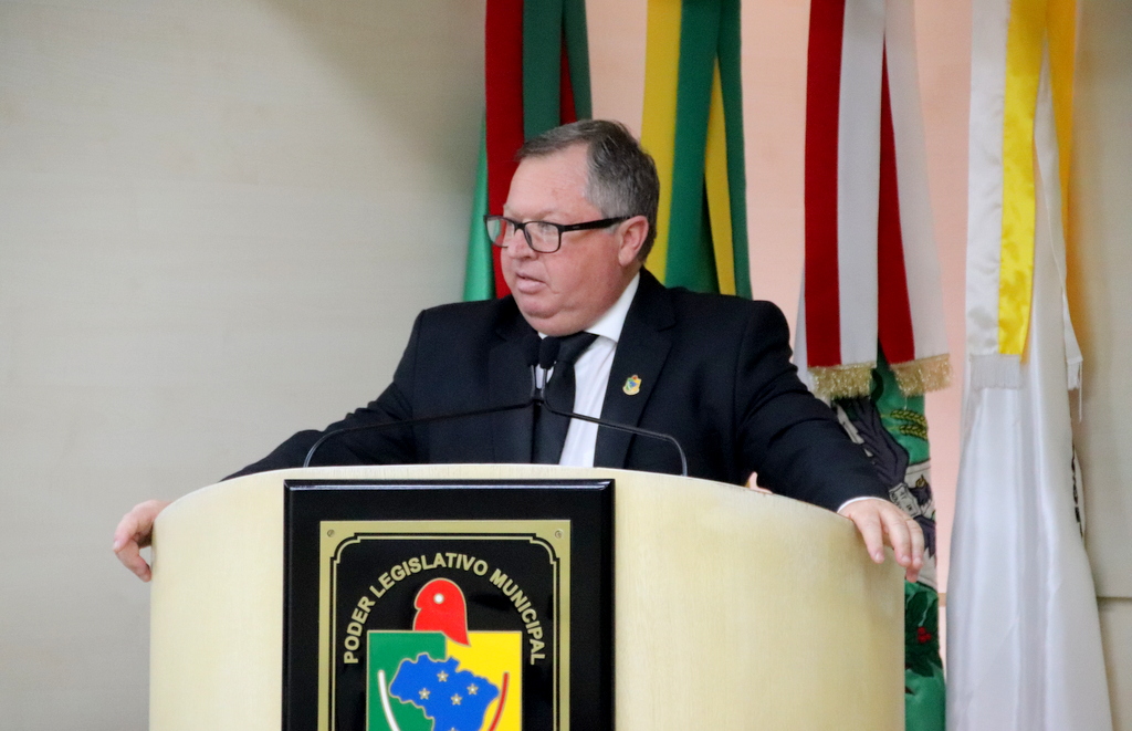 CANDIDATOS INDEFERIDOS EM SOMBRIO; JÚLIA NA AGENDA DE BOLSONARO; RAIMUNDO COLOMBO EM CRICIÚMA;