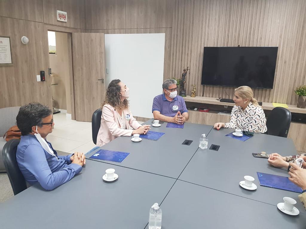 Candidatos à prefeitura de Nova Veneza discutem pleitos na Unesc