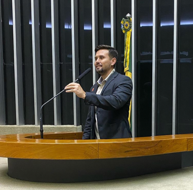 Justiça impede corte de linhas celulares da Polícia Civil em SC; Vampiro começa com o pé direito; Márcio Neves analisa candidatura para 2022