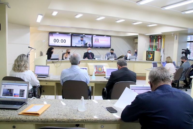 Justiça impede corte de linhas celulares da Polícia Civil em SC; Vampiro começa com o pé direito; Márcio Neves analisa candidatura para 2022