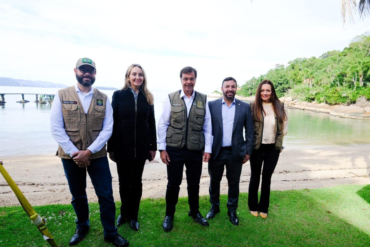 Escola para deficientes auditivos em Tubarão; Ministros divididos em SC; Chefe de gabinete de deputado lança pré-candidatura 