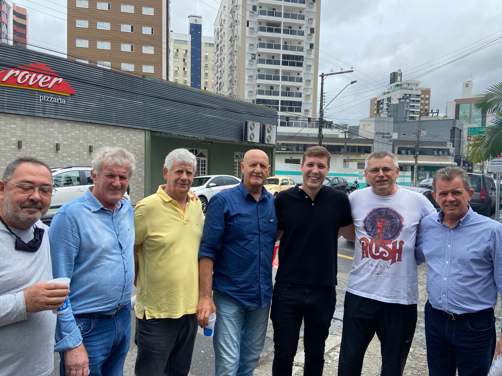 Clima pesado no MDB; Um ministro sanfoneiro; Moisés conversa com MDB sobre filiação; 