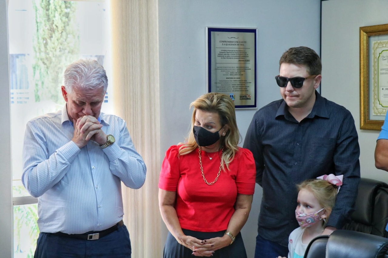 Prefeito Salvaro e vereadora Giovana Mondardo em Brasília; Vice assume em Nova Veneza; a vitória de Bolsonaro na PEC dos Precatórios