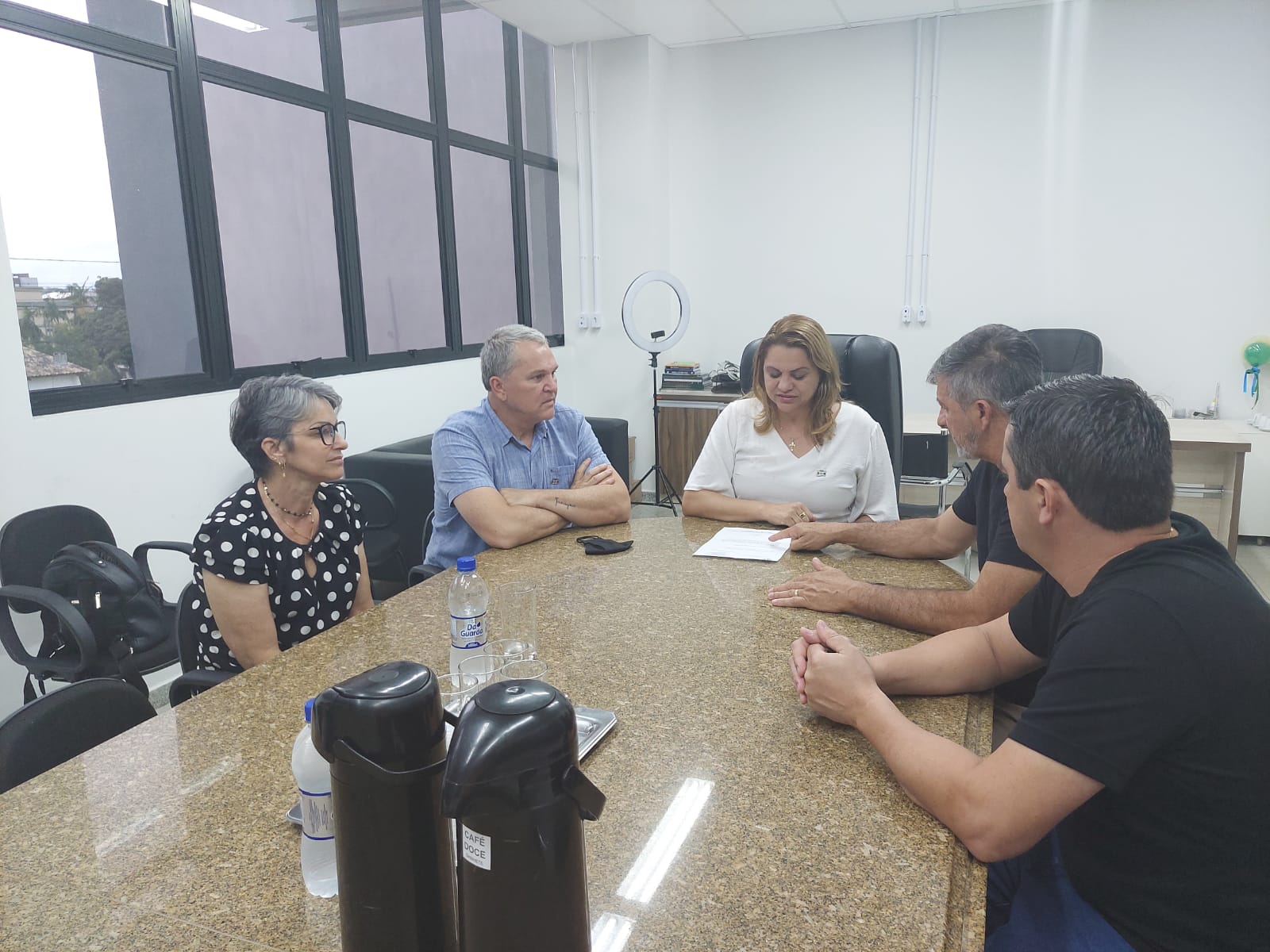 Previsão política para 2022; O deboche de Bolsonaro; O destino de Moisés; Polêmica em Nova Veneza
