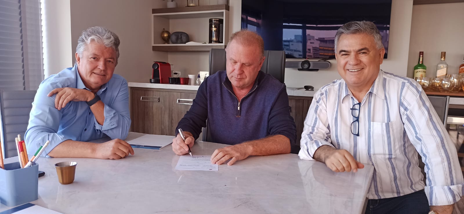 Salvaro confirma se renuncia prefeitura nesta sexta; Arleu na Secretaria de Saúde; Merísio no Solidariedade; Renúncia em pauta em Bombinhas