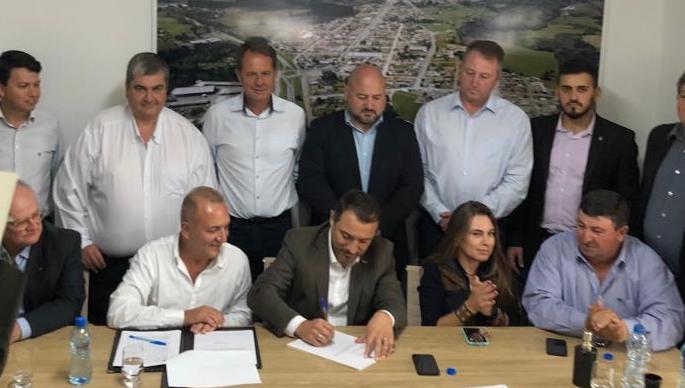 Prefeito afastado de Urussanga pode retornar na próxima semana; A nota de Antídio; Moisés e Paulinha na estrada 