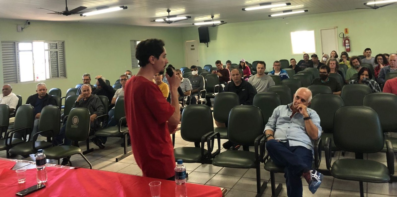 A conversa do PDT com União Brasil para as eleições deste ano; Reajuste para vereadores em Criciúma; Com discurso ensaiado, Moisés conquista lideranças em Nova Veneza